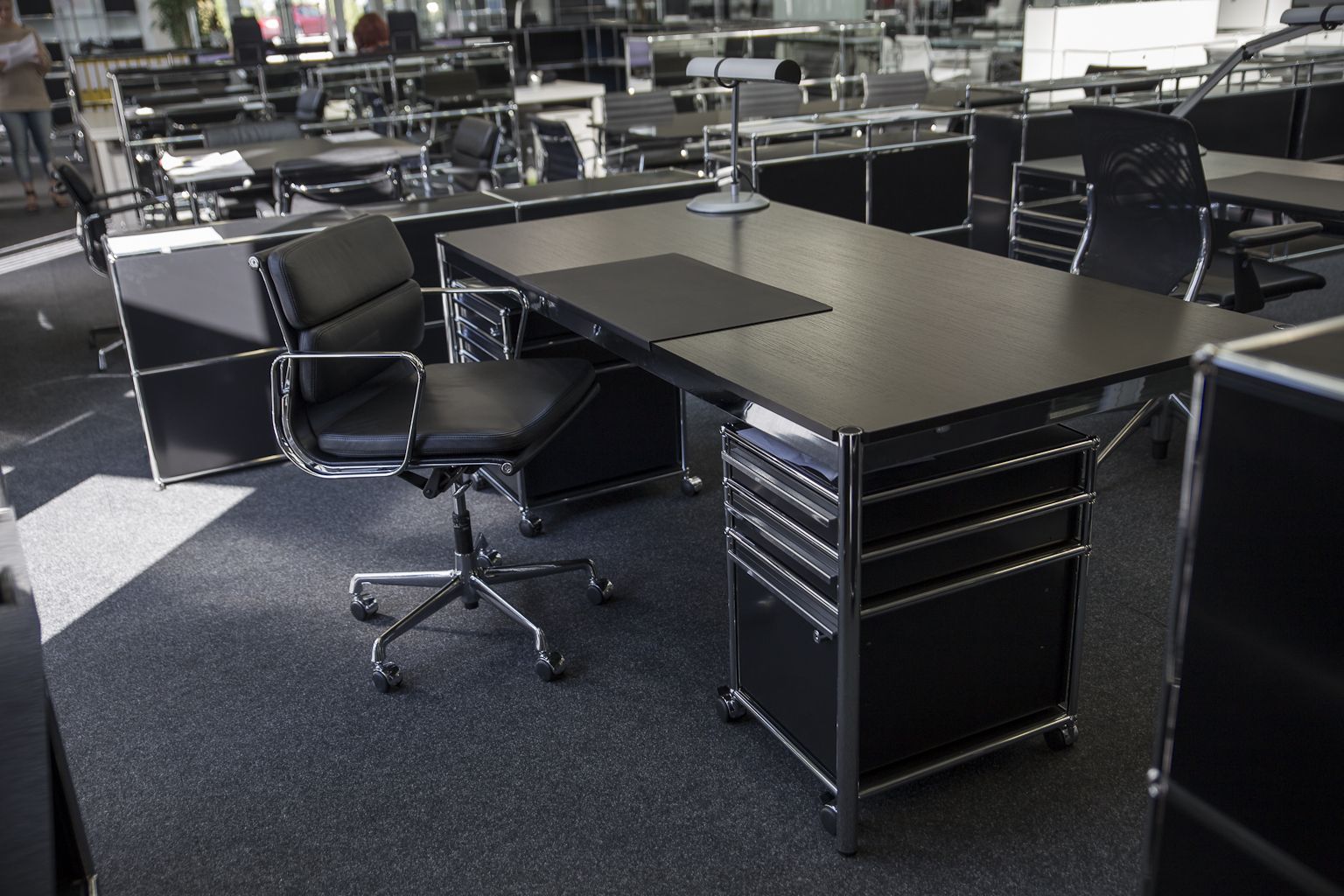 USM Haller Schreibtisch Schwarz 200 x 100 cm Schreibtische USM