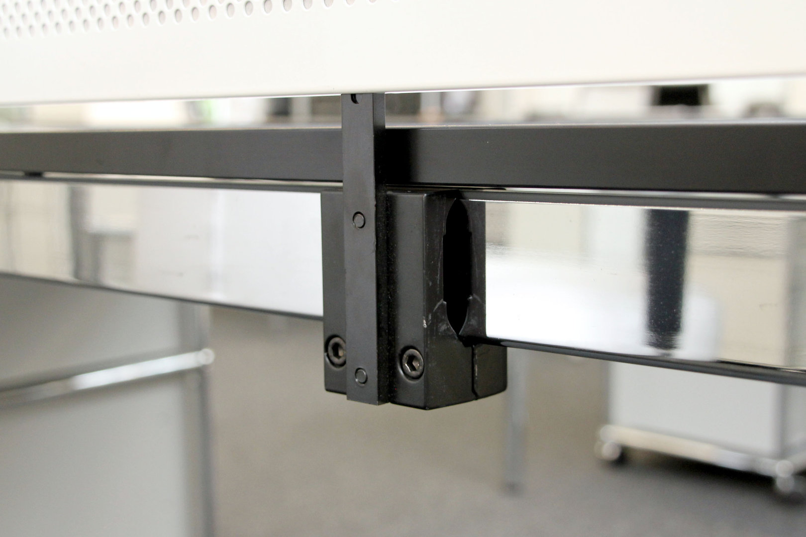 USM Haller Frontblenden Set Sichtschutz für Tisch Netz schwarz B 75 cm 