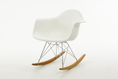Sillón de plástico Eames de Vitra RAR / Blanco