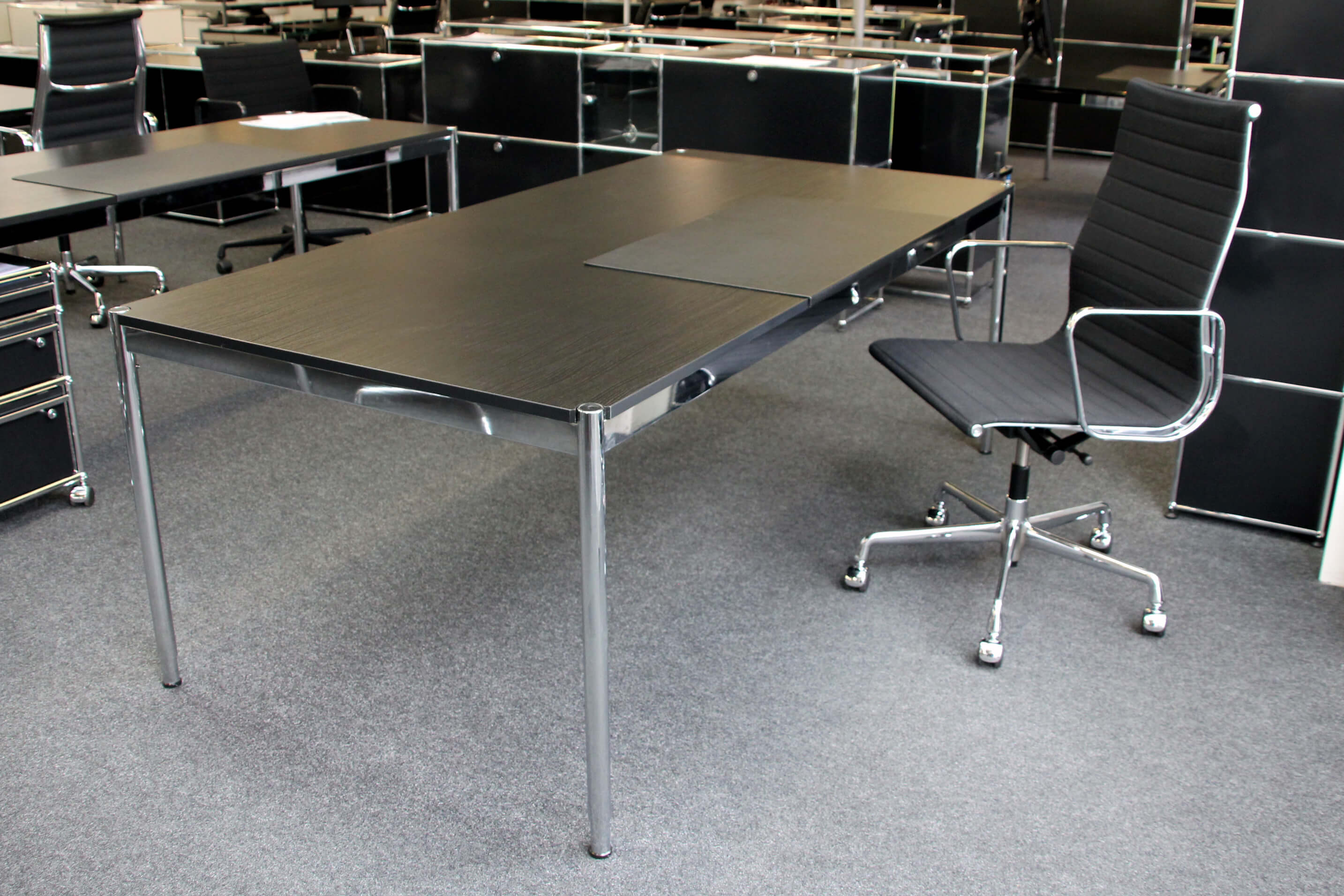 USM Haller Schreibtisch höhenverstellbar Schwarz 200 x 100 cm