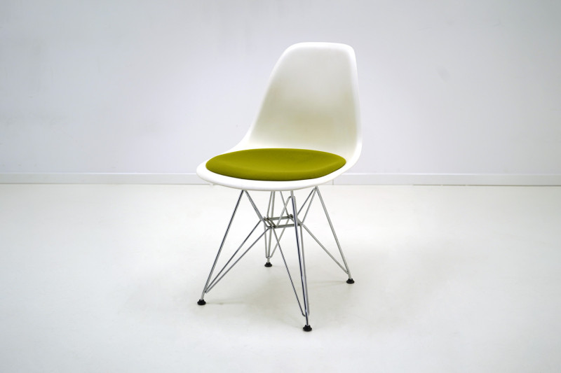 Vitra Eames Plastic Side Chair DSR Stuhl Weiß Hopsak / Grün