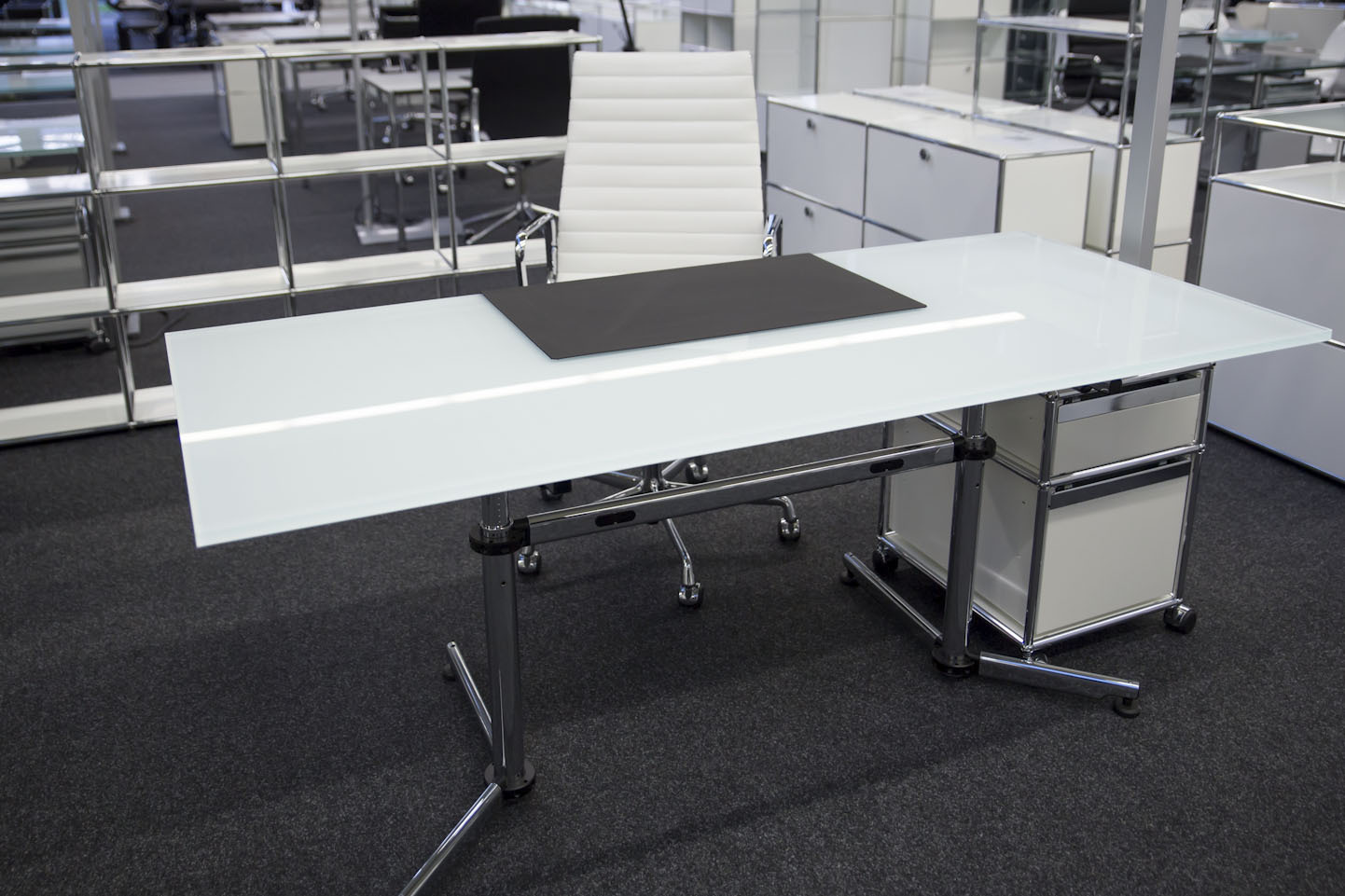 USM Kitos Schreibtisch Glas / Weiß 180 x 80 cm