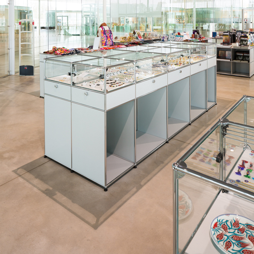 usm-haller-vitrine-handel