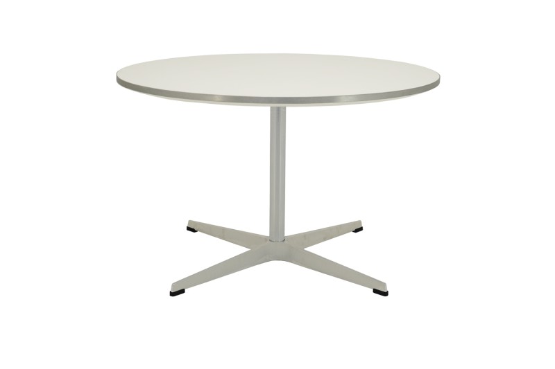 Fritz Hansen Side table A222 Laminate / White Ø 75 cm