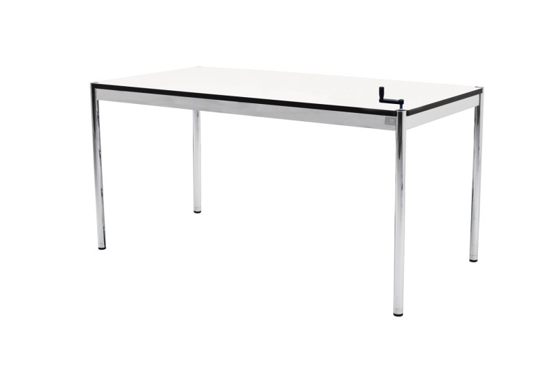 USM Haller Schreibtisch 150 x 75 cm höhenverstellbar (bis 86 cm) Kunstharz / Perlgrau / Weiß