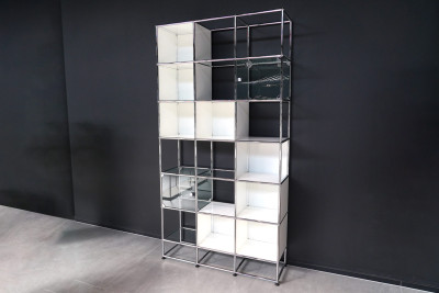 USM Haller Wohnwand Reinweiß RAL 9010 / Glas mit Sockel *40 cm Fachbreite*