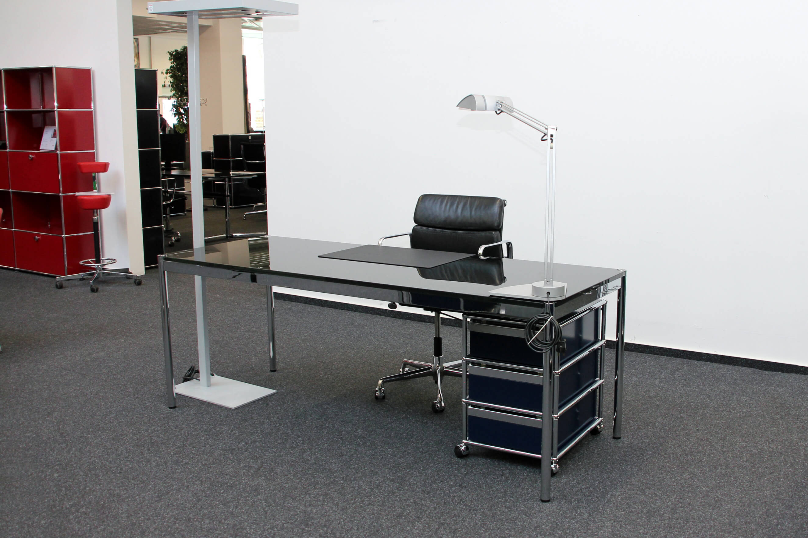 USM Haller Glas Schreibtisch 200 x 75 cm Schreibtische