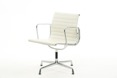 Vitra Aluminium Chair EA 108 Silla de visita Piel / Blanco crema / Beige claro