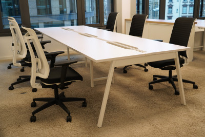 Vitra Aluminium Group EA 108 Silla de Reunion Piel / Negro