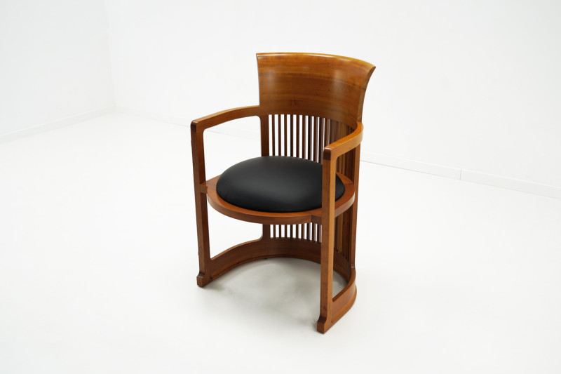 Cassina Stuhl Barrel Holz / Leder / Schwarz