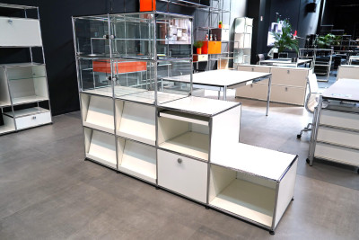 USM Haller Wohnwand Reinweiß RAL 9010 / Glas
