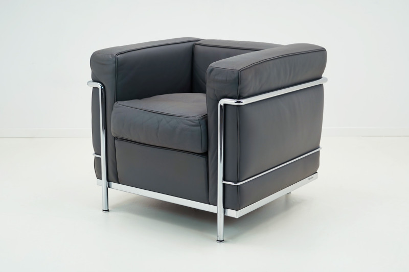 Cassina LC2 Le Corbusier Sessel Leder / Grau