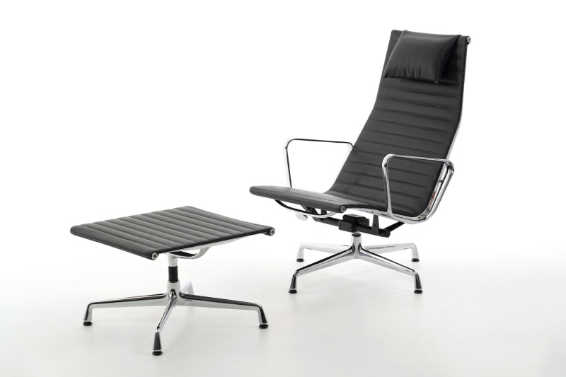 Herman Miller EA 124 Sessel inkl. EA 125 Ottomane Leder / Schwarz